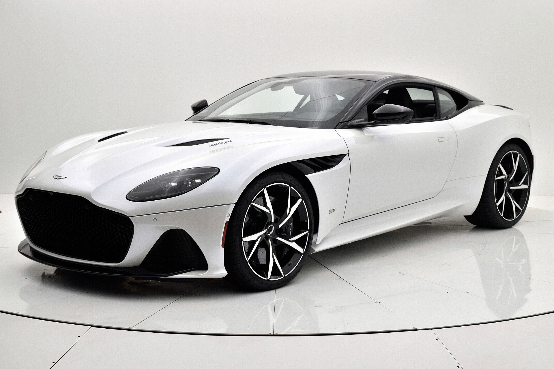 Aston Martin Р±РµР»С‹Р№