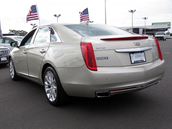 Used 2016 Cadillac XTS Luxury Collection for sale Sold at Rolls-Royce Motor Cars Philadelphia in Palmyra NJ 08065 4