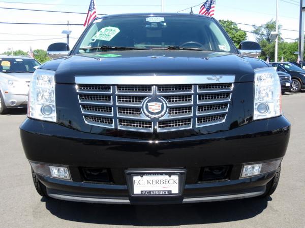 Used 2014 Cadillac Escalade Luxury for sale Sold at Rolls-Royce Motor Cars Philadelphia in Palmyra NJ 08065 3