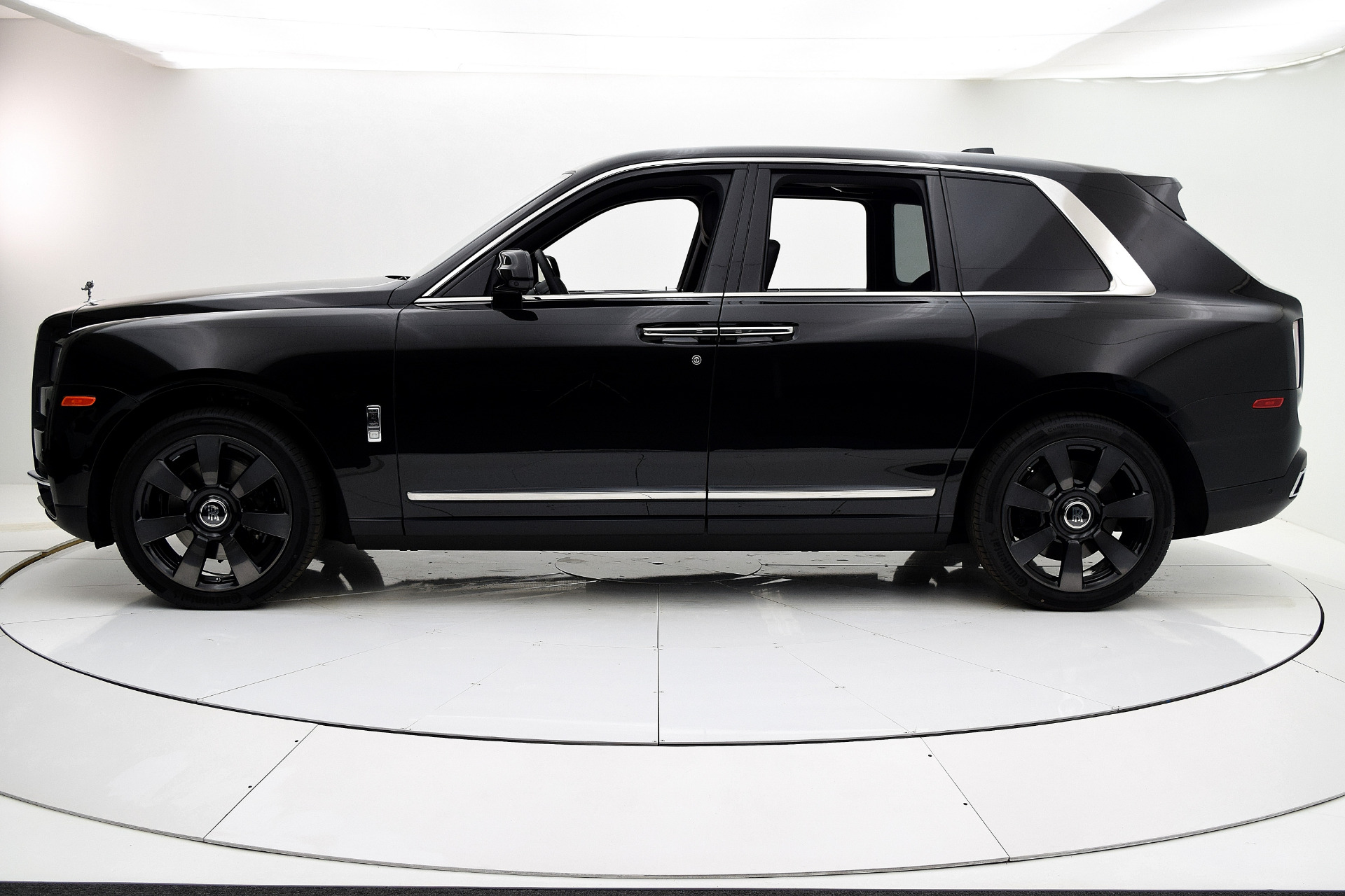 Rent the RollsRoyce Cullinan Grey car in CagnessurMer