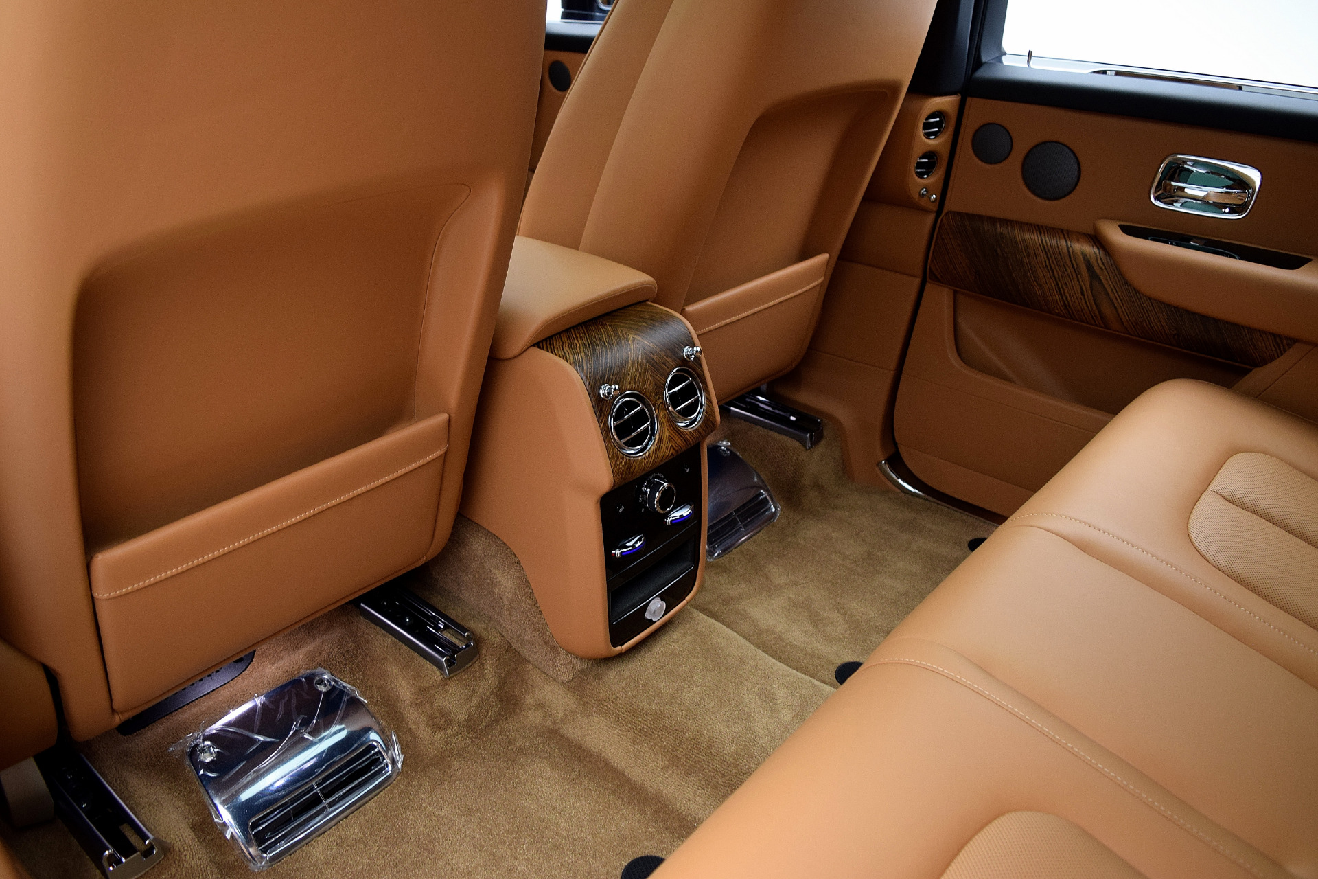 SUV Rolls Royce  Cullinan Giá bán  Thông số 2023  Blog Xe Hơi Carmudi