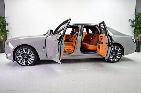 New 2025 Rolls-Royce Ghost for sale $402,425 at Rolls-Royce Motor Cars Philadelphia in Palmyra NJ 08065 4