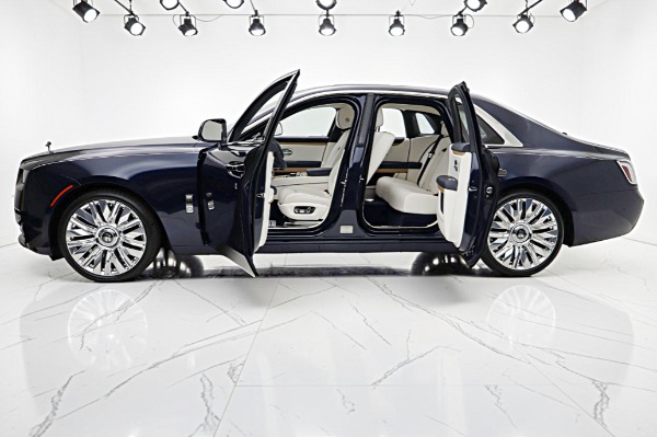 Used 2025 Rolls-Royce Ghost /LEASE OPTIONS AVAILABLE for sale $359,000 at Rolls-Royce Motor Cars Philadelphia in Palmyra NJ 08065 4