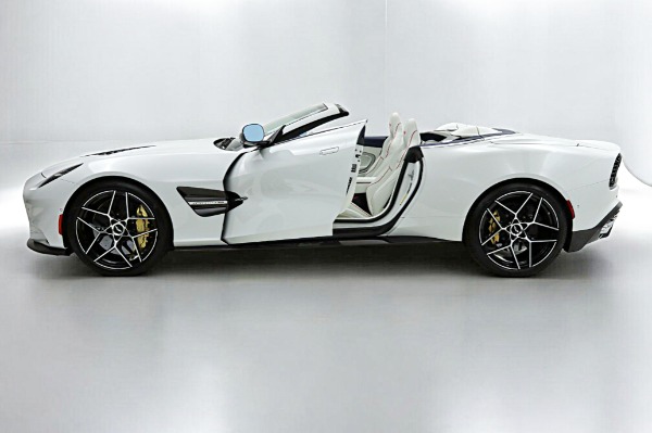 New 2026 Aston Martin Vanquish Volante for sale $581,800 at Rolls-Royce Motor Cars Philadelphia in Palmyra NJ 08065 4