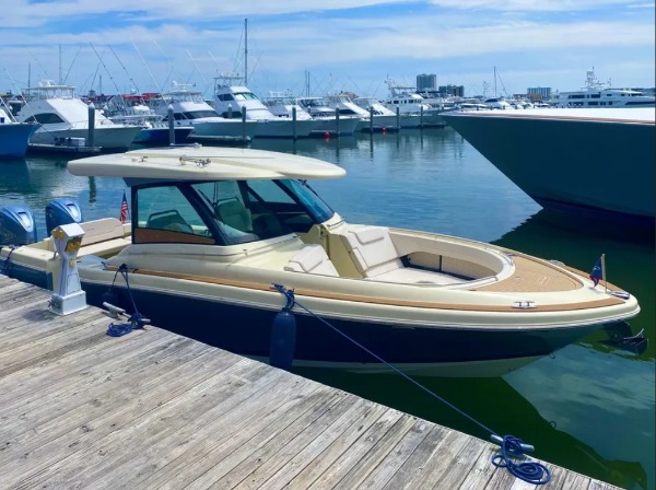 Used 2021 Chris-Craft Calypso 35 for sale $429,000 at Rolls-Royce Motor Cars Philadelphia in Palmyra NJ 08065 3