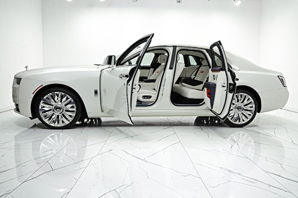 New 2027 Rolls-Royce Ghost for sale $423,050 at Rolls-Royce Motor Cars Philadelphia in Palmyra NJ 08065 4