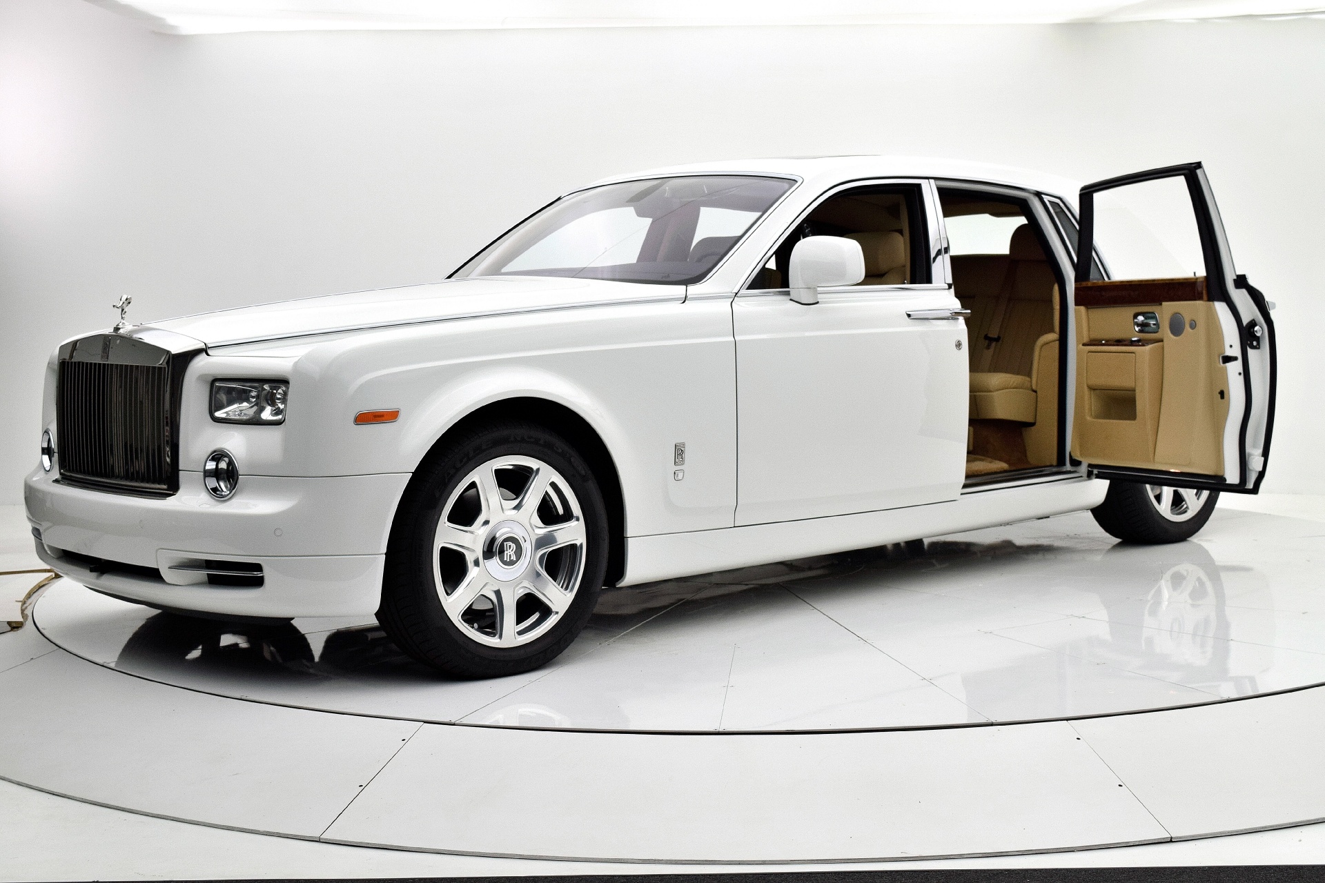 2010 RollsRoyce Ghost A dazzling followup that devours the road  The  Car Guide