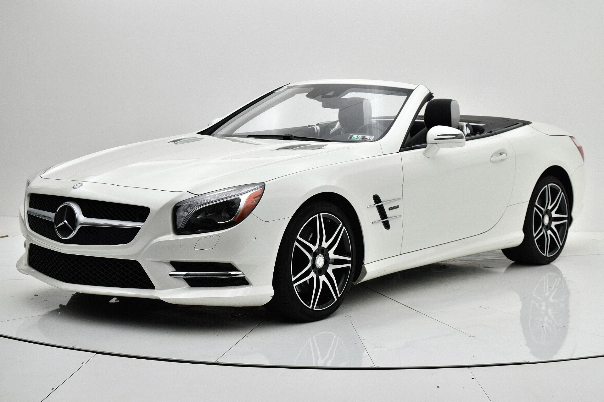 Used 2015 Mercedes-Benz SL-Class SL550 for sale Sold at Rolls-Royce Motor Cars Philadelphia in Palmyra NJ 08065 2
