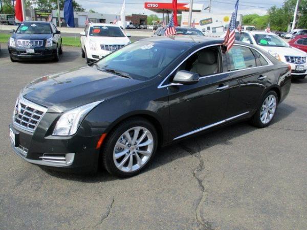 Used 2014 Cadillac XTS Luxury for sale Sold at Rolls-Royce Motor Cars Philadelphia in Palmyra NJ 08065 3