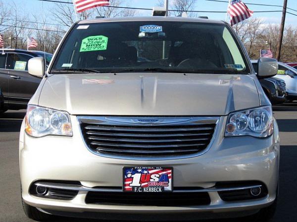 Used 2016 Chrysler Town & Country Touring for sale Sold at Rolls-Royce Motor Cars Philadelphia in Palmyra NJ 08065 2