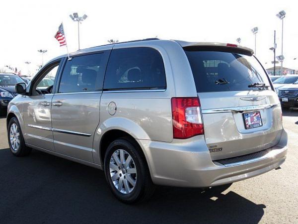 Used 2016 Chrysler Town & Country Touring for sale Sold at Rolls-Royce Motor Cars Philadelphia in Palmyra NJ 08065 4