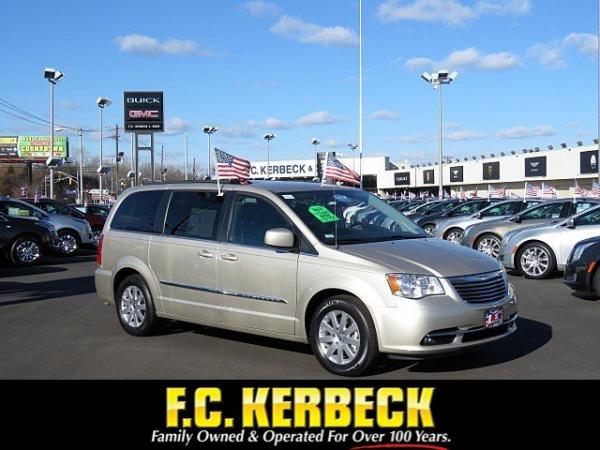 Used 2016 Chrysler Town & Country Touring for sale Sold at Rolls-Royce Motor Cars Philadelphia in Palmyra NJ 08065 1