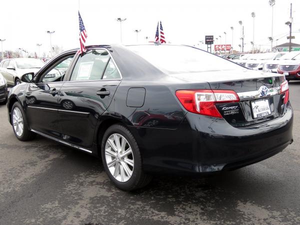 Used 2014 Toyota Camry Hybrid XLE for sale Sold at Rolls-Royce Motor Cars Philadelphia in Palmyra NJ 08065 4