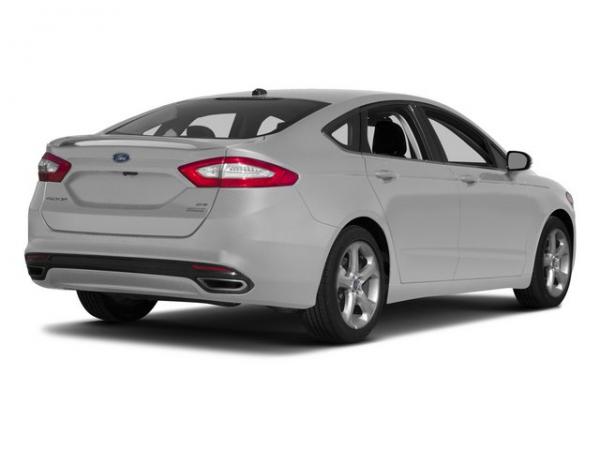 Used 2015 Ford Fusion SE for sale Sold at Rolls-Royce Motor Cars Philadelphia in Palmyra NJ 08065 2