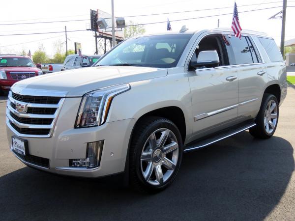 Used 2017 Cadillac Escalade Luxury for sale Sold at Rolls-Royce Motor Cars Philadelphia in Palmyra NJ 08065 3
