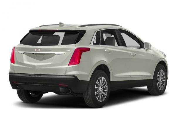 Used 2017 Cadillac XT5 Luxury FWD for sale Sold at Rolls-Royce Motor Cars Philadelphia in Palmyra NJ 08065 3