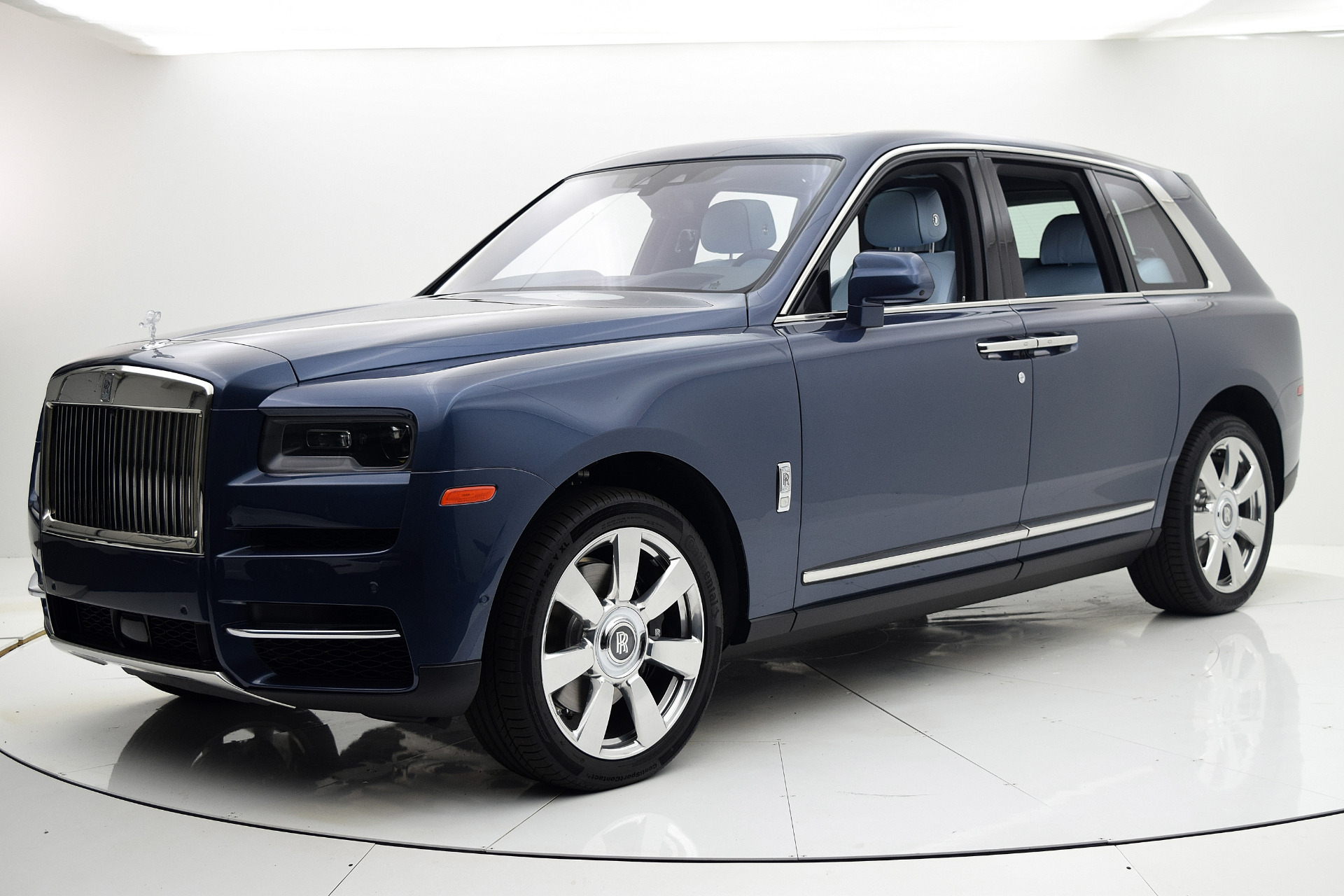 Bán xe ô tô Rolls Royce Cullinan 675 V12 2019 giá 18 Tỷ 200 Triệu  3069907