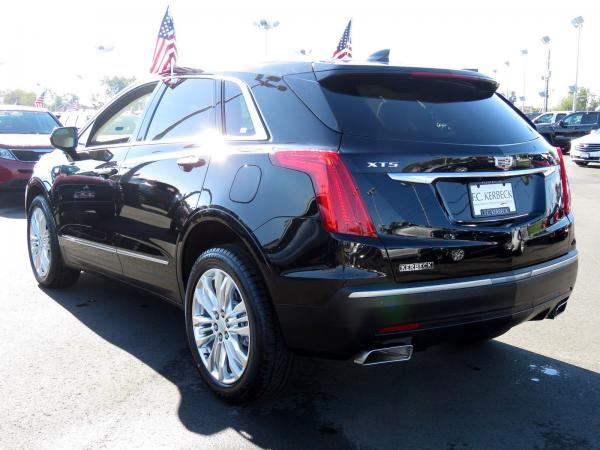 Used 2018 Cadillac XT5 Premium Luxury FWD for sale Sold at Rolls-Royce Motor Cars Philadelphia in Palmyra NJ 08065 4